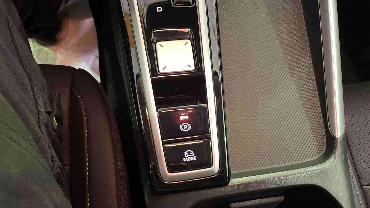 MG ZS 1.5 L Hybrid+ 197 ch — photo 18
