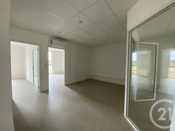 Local 3 pièces 75 m²
