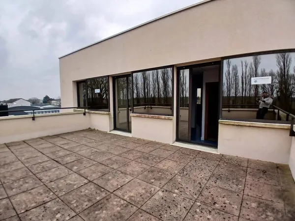 Bureau avec terrasse et cave