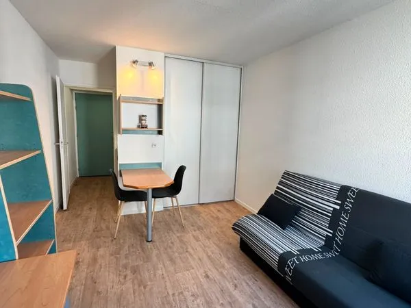 Vends studio meublé rénové