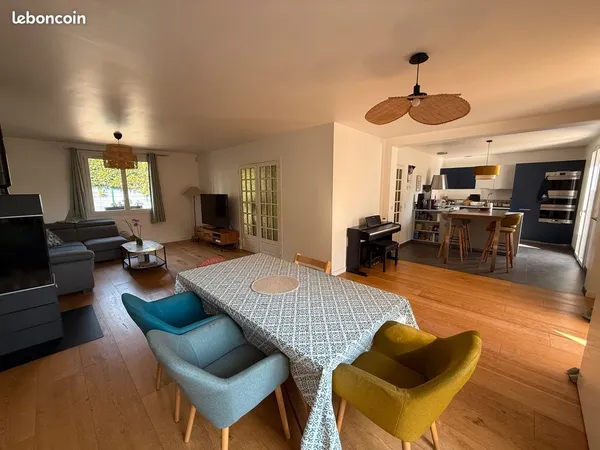 Ermont - Maison individuelle 6 pièces 137 m² - Entièrement rénovée - 4 chambres, sous-sol total & ja