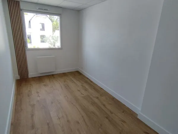 Bureau professionnel 11 m² - Vannes - Parking