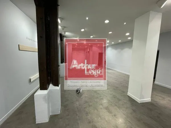 Local commercial 290 m²