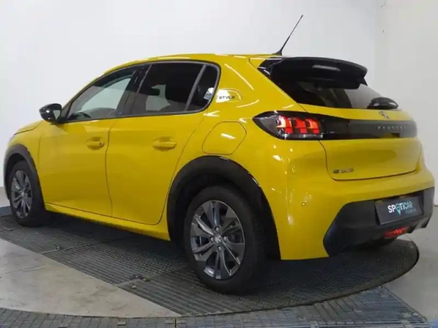 Peugeot 208 e- 136ch style — photo 8
