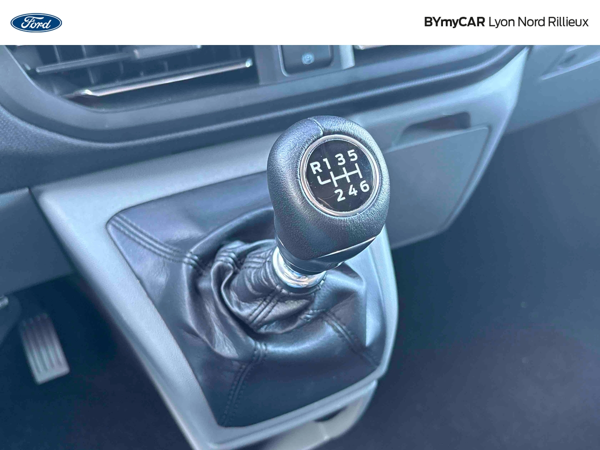 Ford Tourneo Custom 320 L2H1 2.0 EcoBlue 150 ch — photo 16