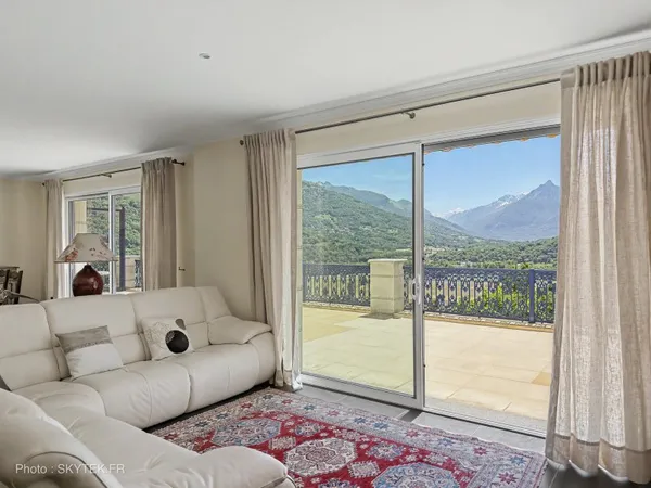 Maison 7 pièces 222 m²