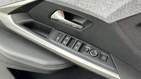Peugeot 3008 1.2 Hybrid 145ch GT Exclusive e-DCS6 — photo 17