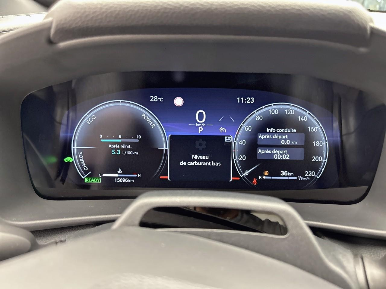 Toyota C-Hr hybride 140 design — photo 27