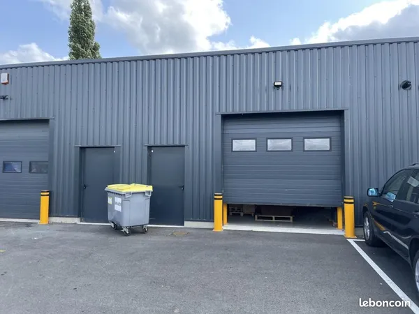 Local commercial 242 m²