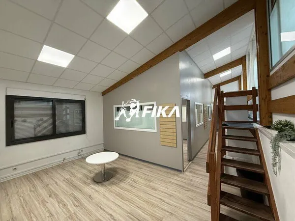 Bureau 124 m²