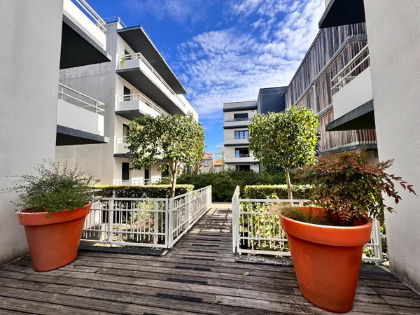 33100 BORDEAUX BASTIDE - Appartement 5 pièces de 88 m2 avec terrasse et parking à vendre