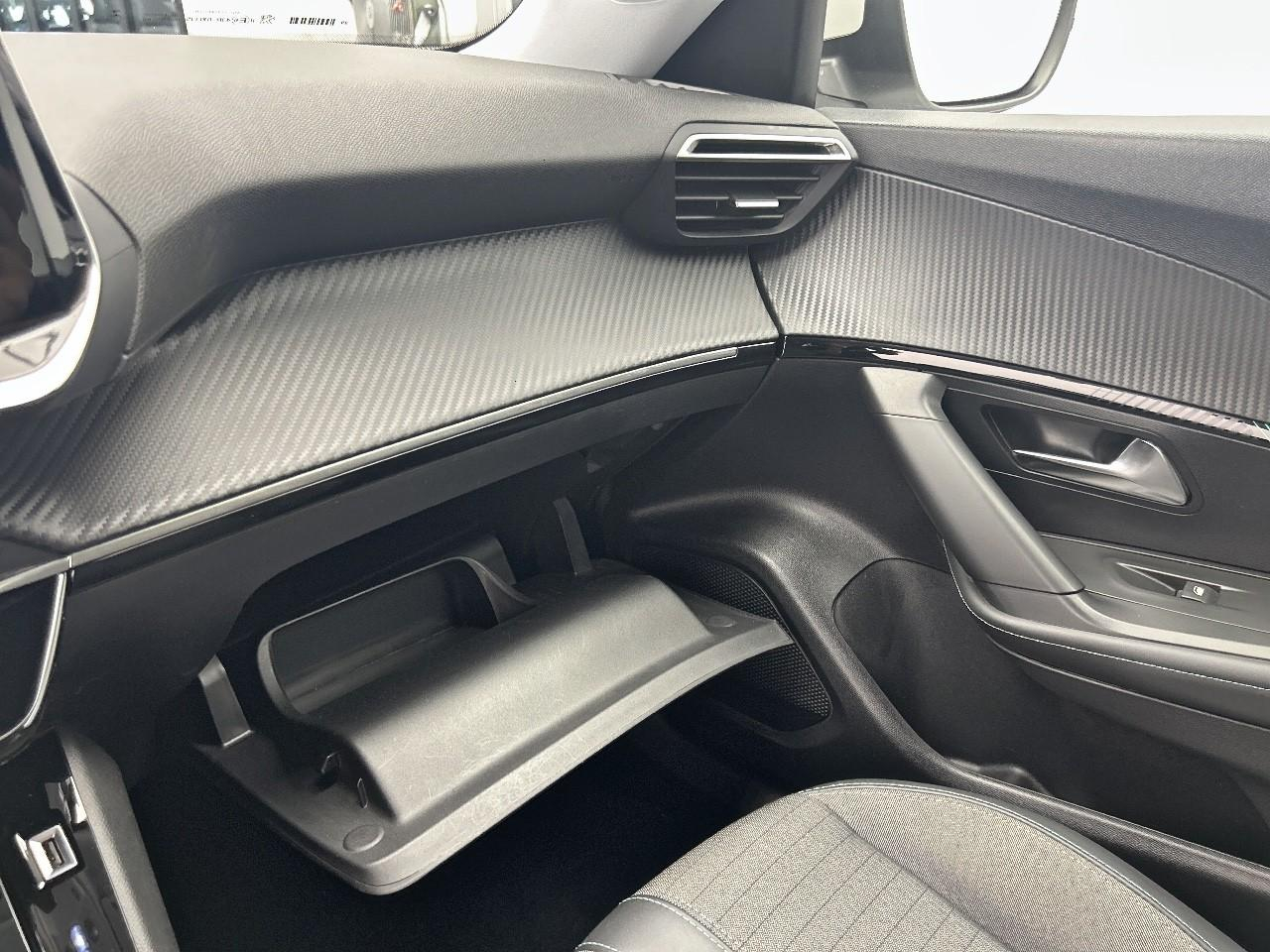 Peugeot 2008 puretech 130 s&s bvm6 allure — photo 28