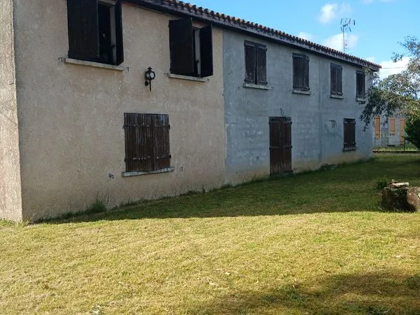 Maison familiale de 280m², grange et jardin sur la commune de St Aubin de Blaye