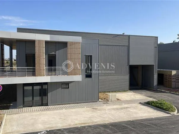 Local d'activité 867 m²