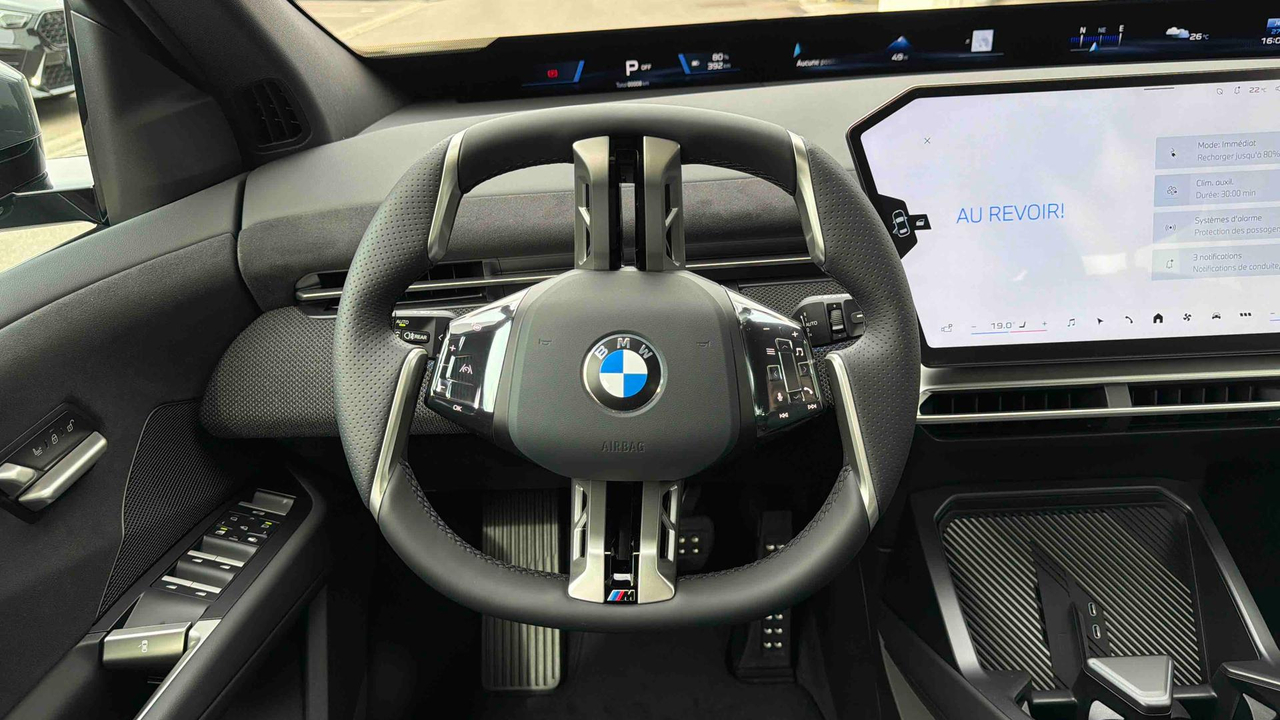 BMW iX3 50 xDrive — photo 12