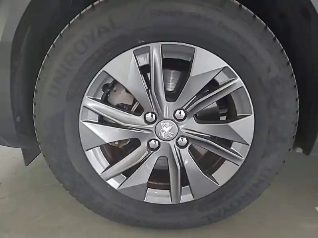 Peugeot 2008 electrique 136 ch — photo 34