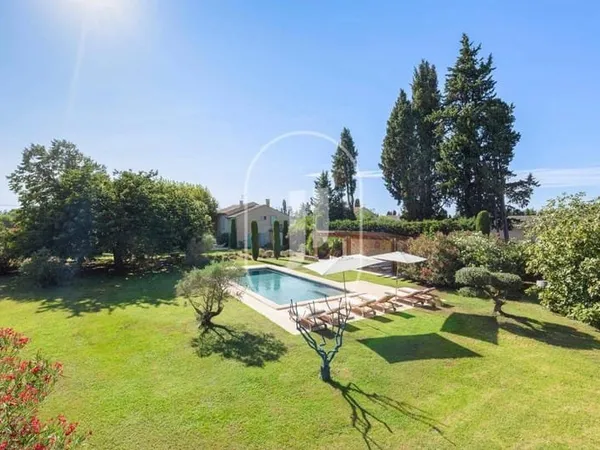 Maison 7 pièces 280 m²