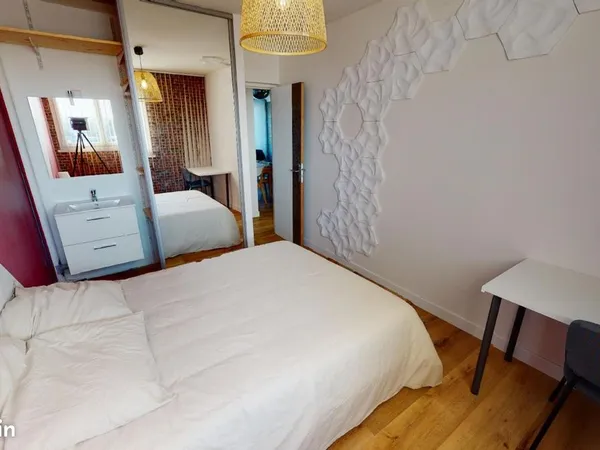 Chambre 6 pièces 90 m²