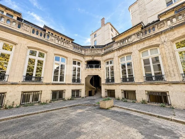 Local professionnel 397 m²