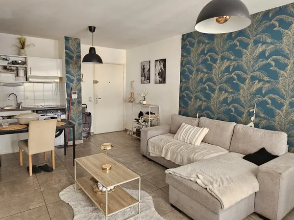 Toulon, quartier saint jean appartement type 2 avec parking