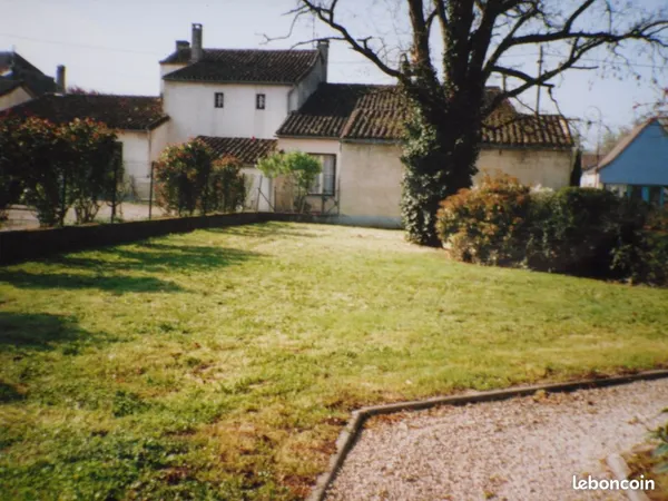 Maison de bourg 3 chambres, cour-jardin
