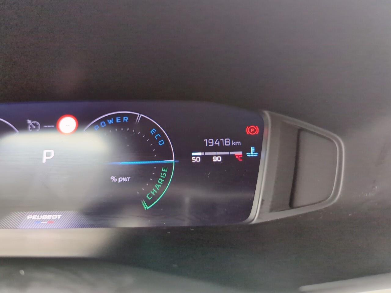 Peugeot 2008 hybrid 145 e-dcs6 allure — photo 23