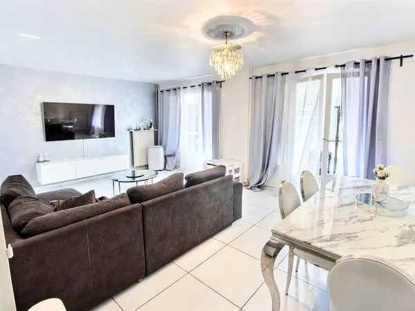 NESTENN#VENISSIEUX #SECTEUR PLATEAU#T3#70M²#BALCON#COMMERCES#TRAMWAY#BUS#