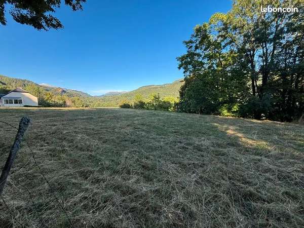Terrain constructible de 2140m2 avec très belle vue