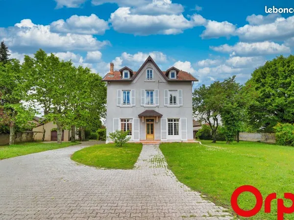 Maison 8 pièces 194 m²