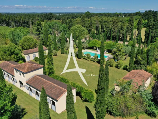 Eygalières Domaine d'exception 330 m² Haras & parc paysager