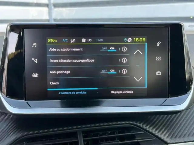Peugeot 2008 e- 136ch active pack — photo 12