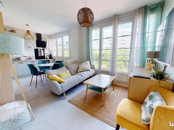 Chambre 6 pièces 83 m²