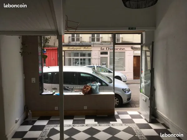 Boutique à louer - rue Léon Blum - disponible en février 2027