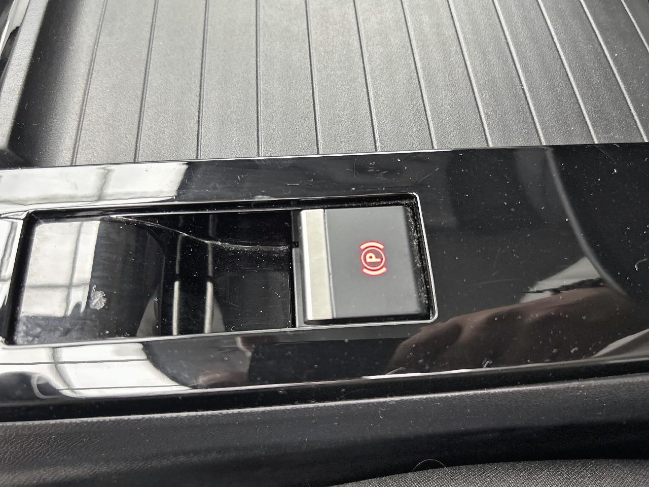 Citroën C4 X e-c4 x 136 ch automatique shine — photo 19