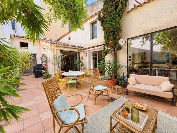 Maison 8 pièces 324 m²