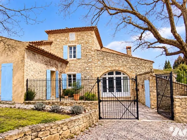 Maison 10 pièces 310 m²