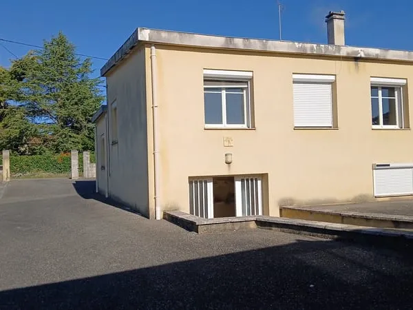 EXCLUSIVITÉ - MAISON AVEC GRAND TERRAIN ET DÉPENDANCES