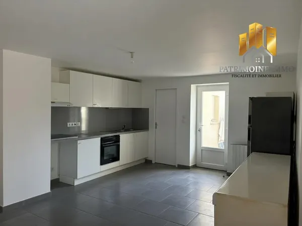 Maison à louer à Montval-sur-Loir : 61 m² en centre-ville ave