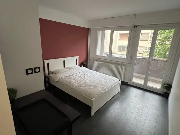 Colocation Plein Centre Chablais Park - Chambre avec SDB + WC Privatif - 3 min Gare CEVA et Tram 17