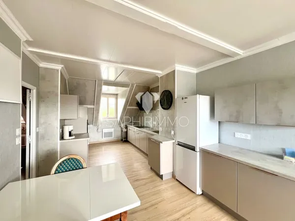 Appartement dernier étage avec garages et ascenseur - centre