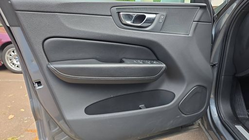 Volvo XC60 2.0 D4 190 Geartronic8 - R-Design – 2018 – 152000 km – Diesel – Boîte Automatique — photo 45