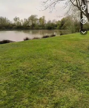 Terrain avec etang