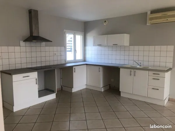 T4 fibré 2ème étage d'un immeuble très calme