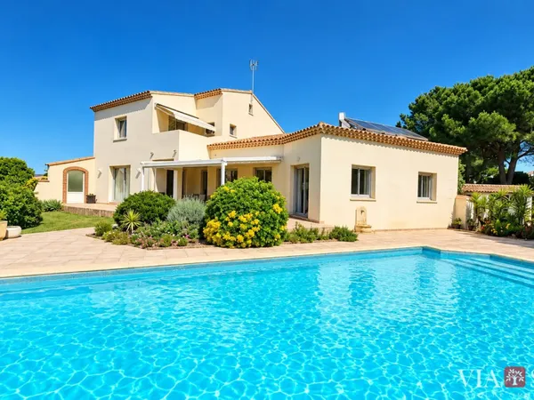 Maison 8 pièces 230 m²