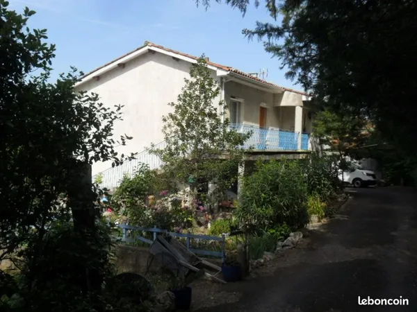 Maison , villa sur sous-sol + remises garage