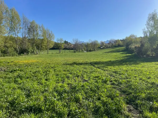 Terrain 618 m²