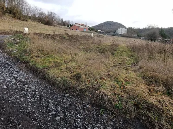 Saint Germain Laprade(43), terrain à bâtir de 681 m2