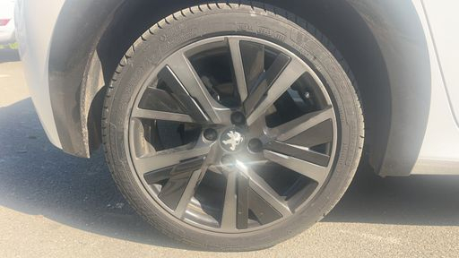 Peugeot 208 1.2 PureTech 130 EAT8 - GT – 2023 – 51530 km – Essence – Boîte Automatique — photo 33