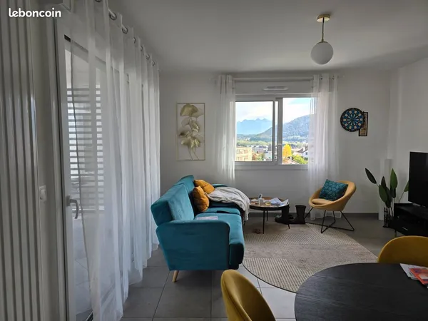 Chambre avec WC et salle de bains privatives et vue imprenable sur les Alpes