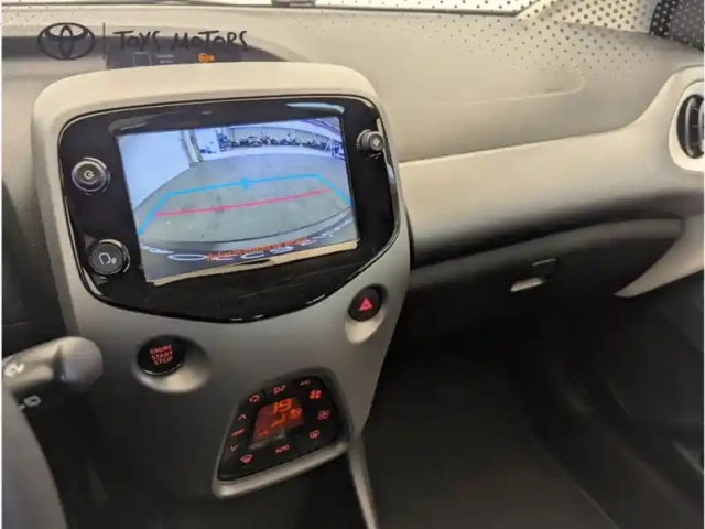 Toyota Aygo x-play 1.0 72 ch bva5 — photo 20
